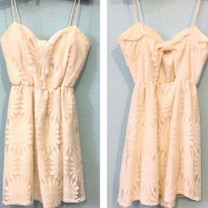 Bella D White Lace Summer Dress Keyhole Medium